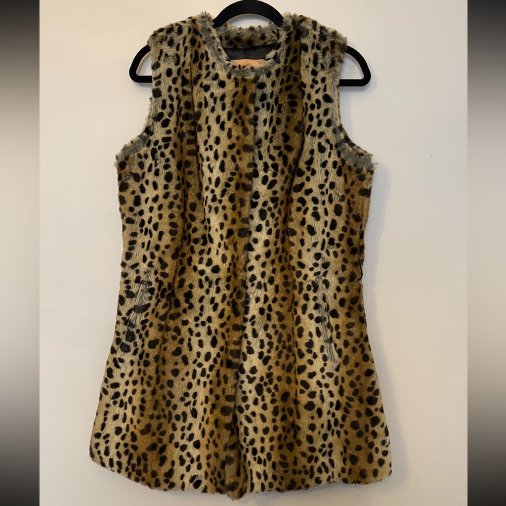 Sherry Cassin New York Faux Fur Leopard Print Long Vest size M